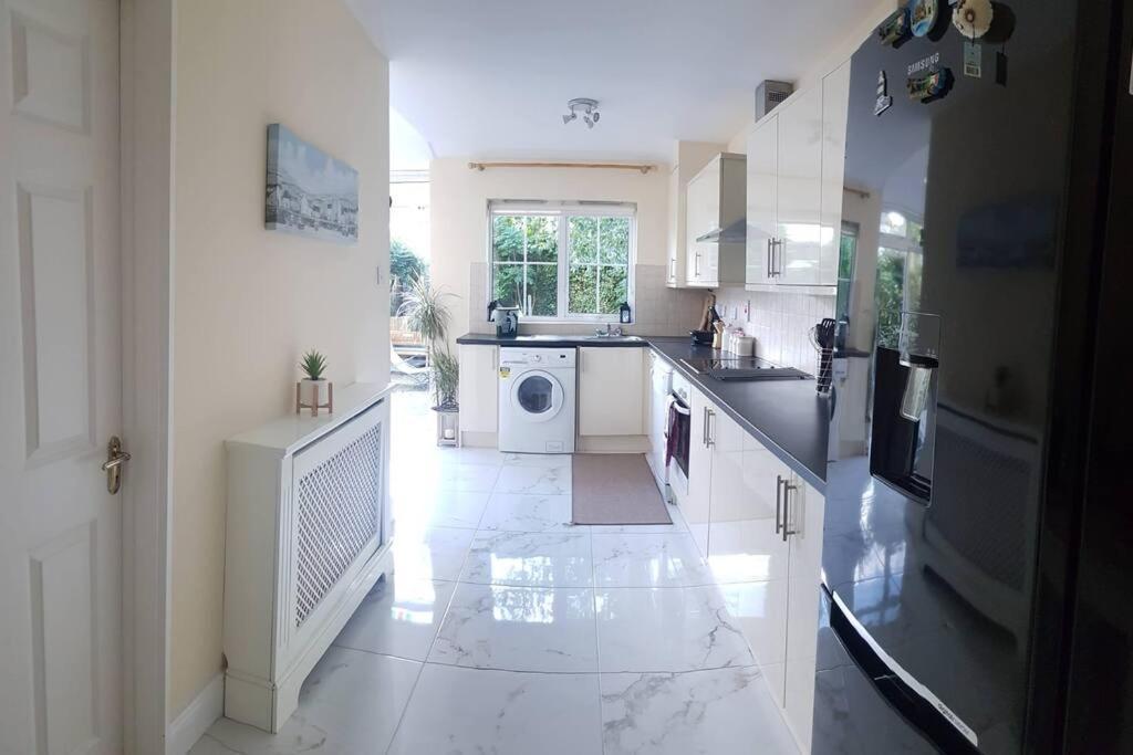 3 Bedroom 3 Bathroom House, Dublin ルーカン エクステリア 写真